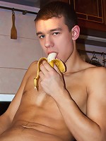 Aaron is a twink cutie with so many fans the boy is almost vain by now!